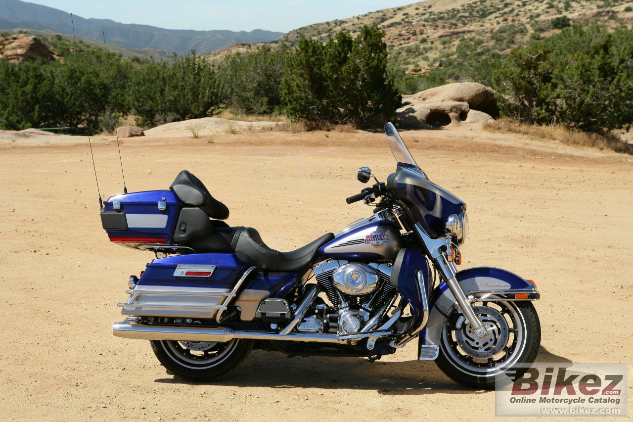Big Harley-Davidson flhtcu ultra classic electra gilde picture and wallpaper from Bikez.com